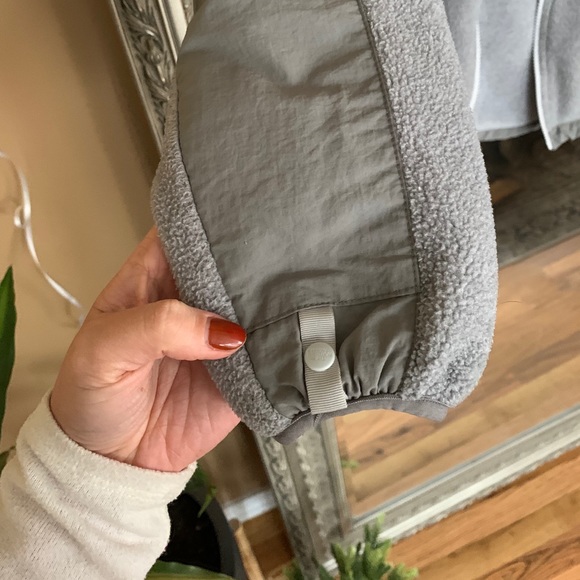 Small Denali North Face Jacket - Picture 3 of 7